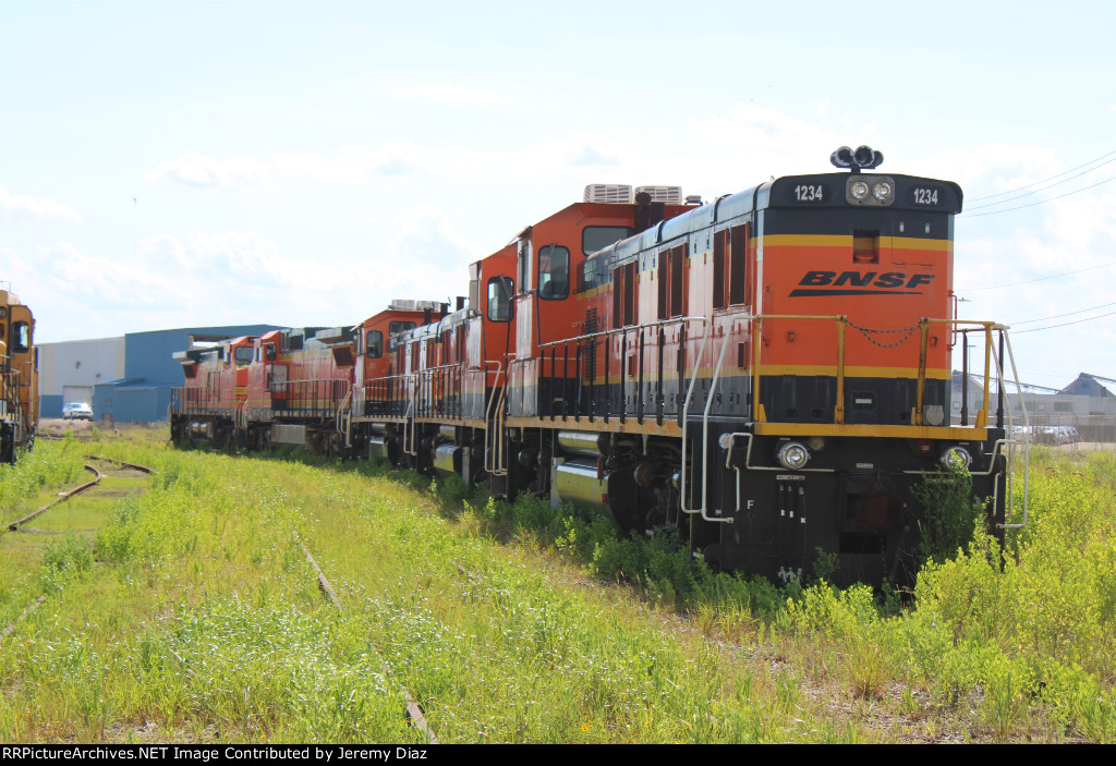 BNSF Gensets and Dash 8s